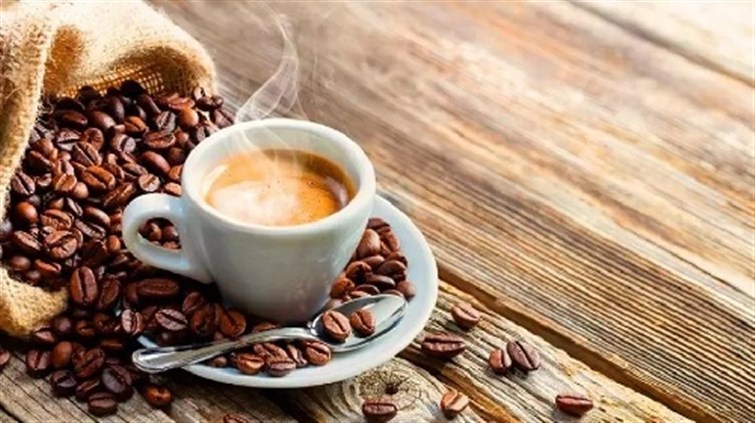 هل هناك علاقة بين القهوة والأداء العقلي؟