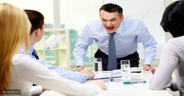نصائح للتعامل مع زملاء العمل الحاقدين والسيئين