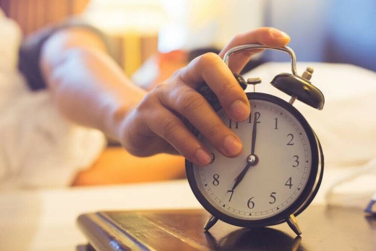 في خطوات.. هكذا تصبح شخصاً نشيطاً يستيقظ مبكراً