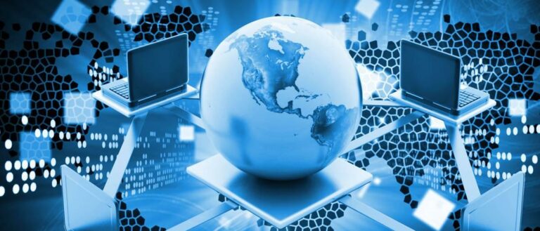 الإنترنت والشبكات الاجتماعية: التحولات الرقمية في عصر المعلومات