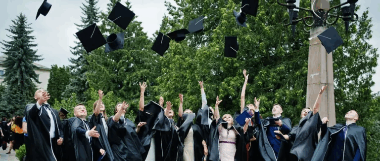 كليات لها مستقبل: أفضل 10 تخصصات مطلوبة في سوق العمل 2030